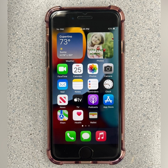 iPhone SE Black with screen protector and clear case